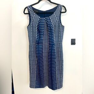 St. John size 6 or 8 dress, silk.